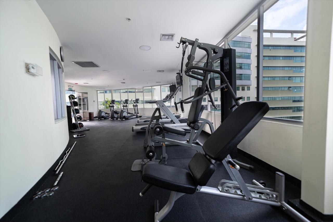 Hotel Tryp By Wyndham Guayaquil Airport Zewnętrze zdjęcie The gym at the hotel