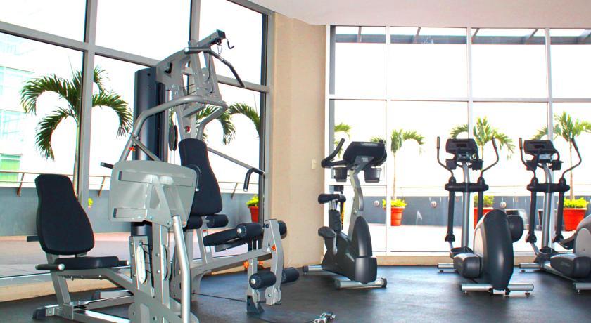 Hotel Tryp By Wyndham Guayaquil Airport Zewnętrze zdjęcie A gym in a hotel
